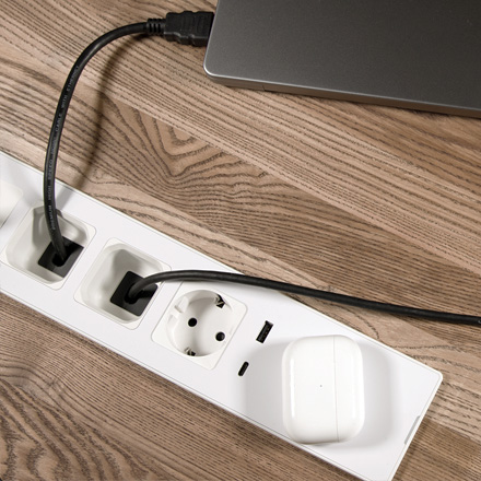 FLAT XL s 1 zásuvkou a 2 PULL-OUT kabely